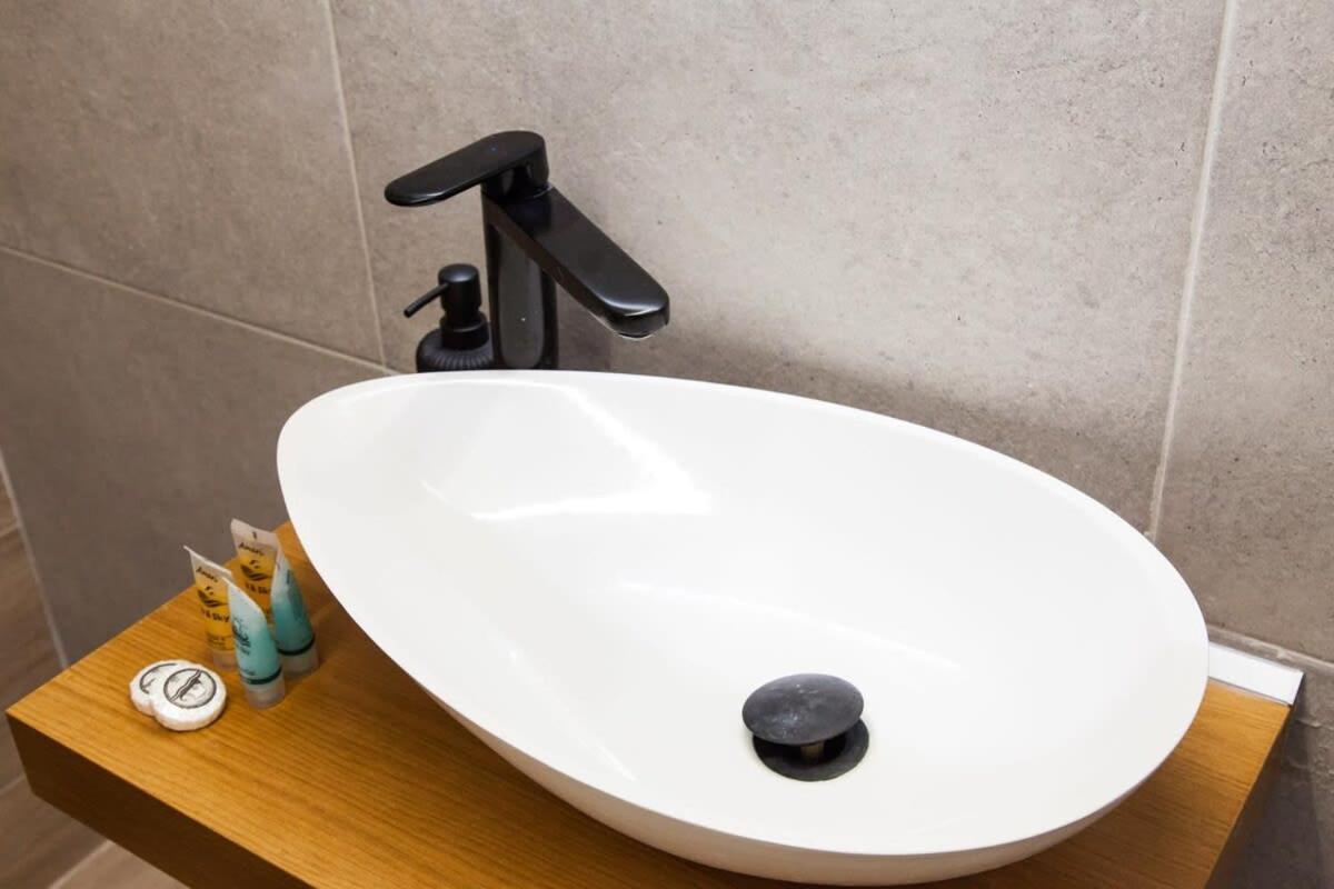 Contemporary Stylish Apartment Located Near Metaxourgeio Area Aten Exteriör bild