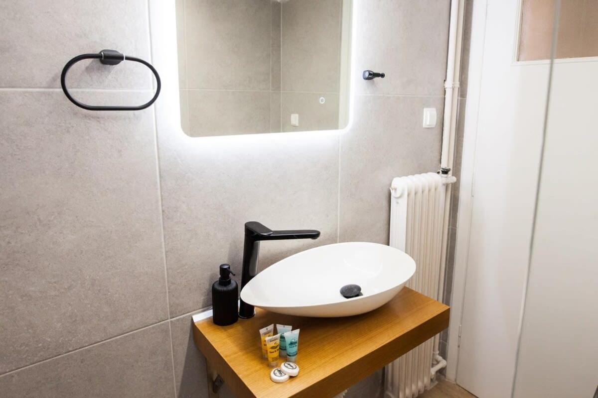 Contemporary Stylish Apartment Located Near Metaxourgeio Area Aten Exteriör bild