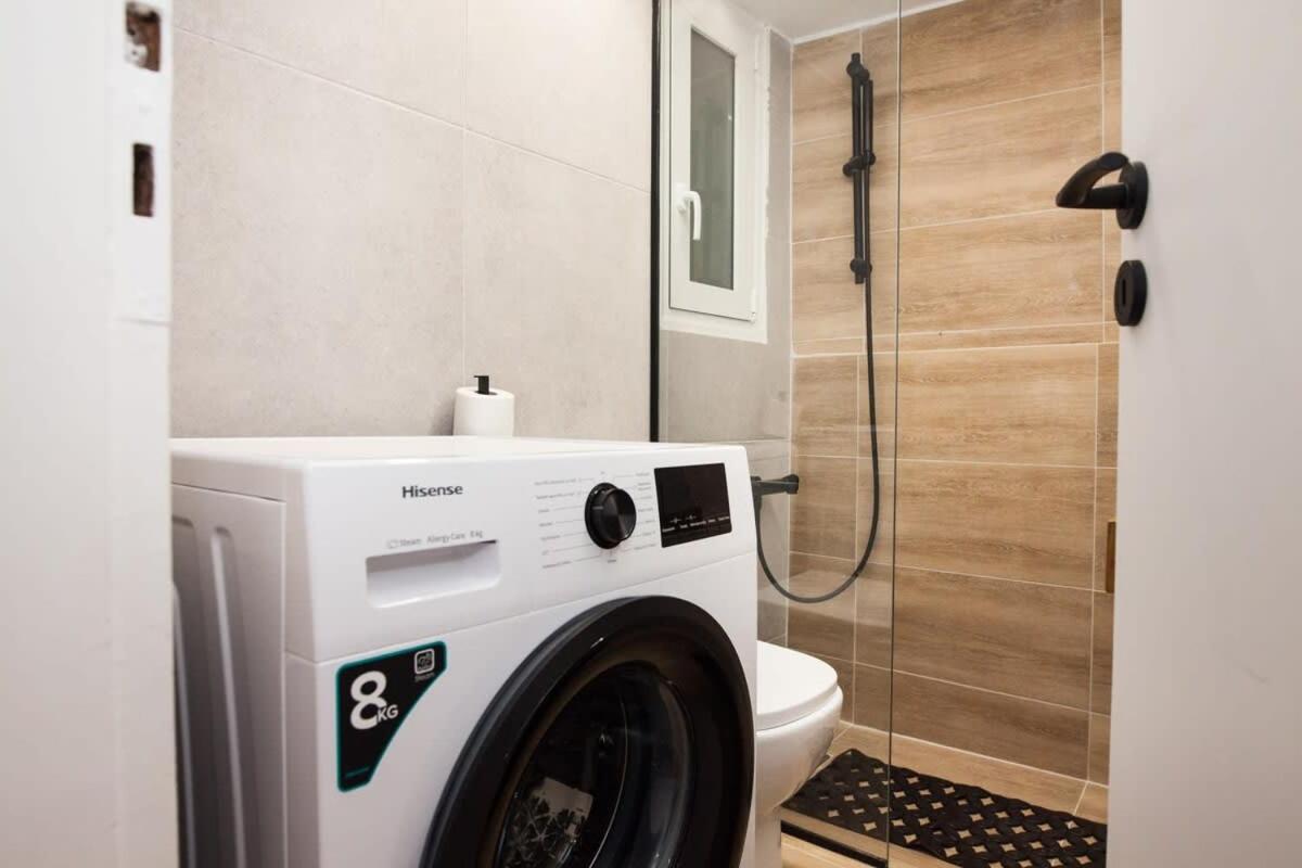 Contemporary Stylish Apartment Located Near Metaxourgeio Area Aten Exteriör bild