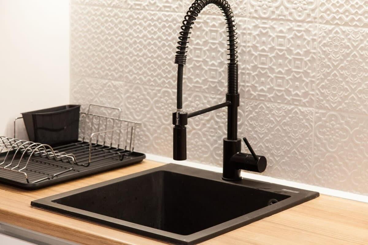 Contemporary Stylish Apartment Located Near Metaxourgeio Area Aten Exteriör bild